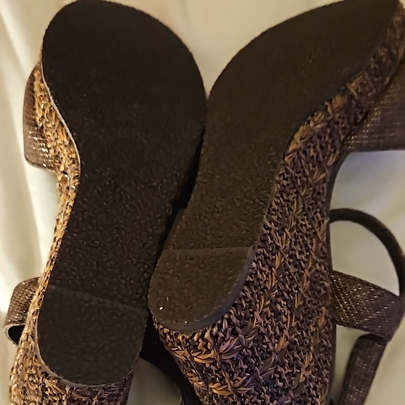 NEW Volatile Brown Woven Wedge Sandals Size 10 - Picture 6 of 8